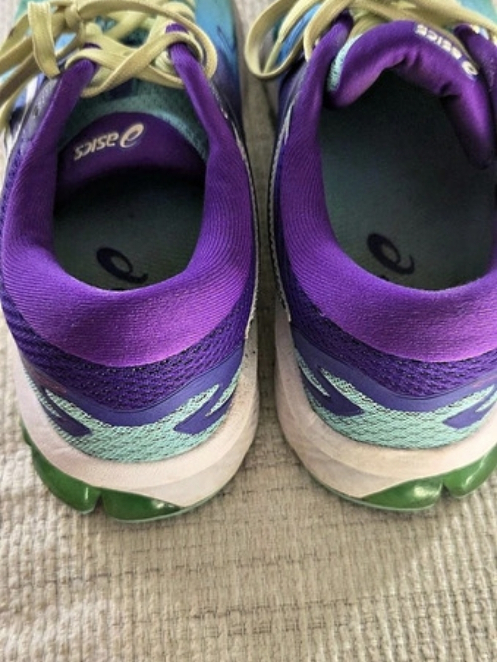ASICS women's Size 6 - Picture 5 of 6